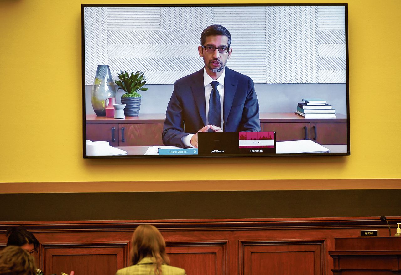 Via videoverbinding ondervroeg het Amerikaanse Congres de topmannen van ‘Big Tech’. Hier is Sundar Pichai van Google te zien.