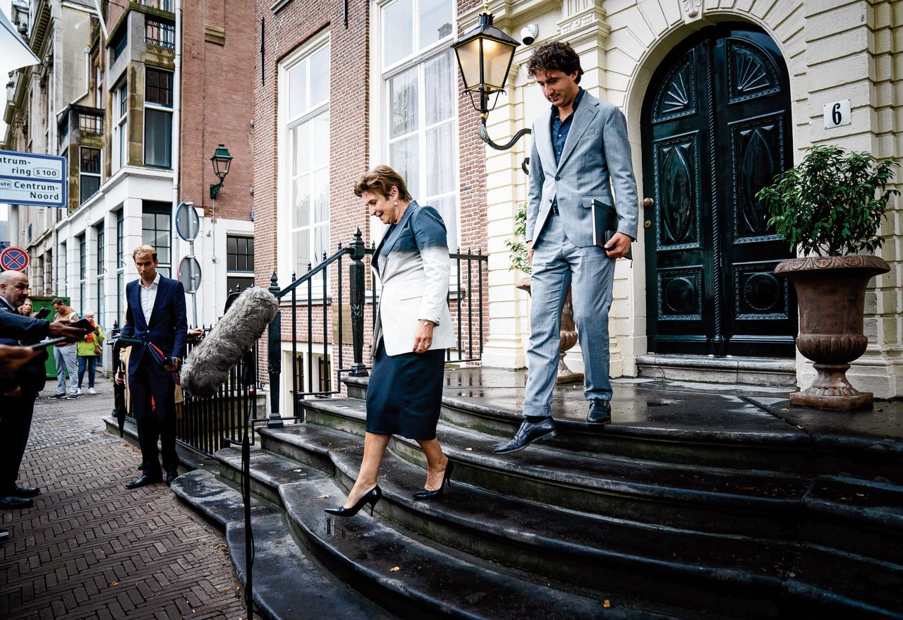 Ploumen (PvdA) en Jesse Klaver (GroenLinks) na afloop van een gesprek met informateur Mariëtte Hamer over de kabinetsformatie in 2021.
