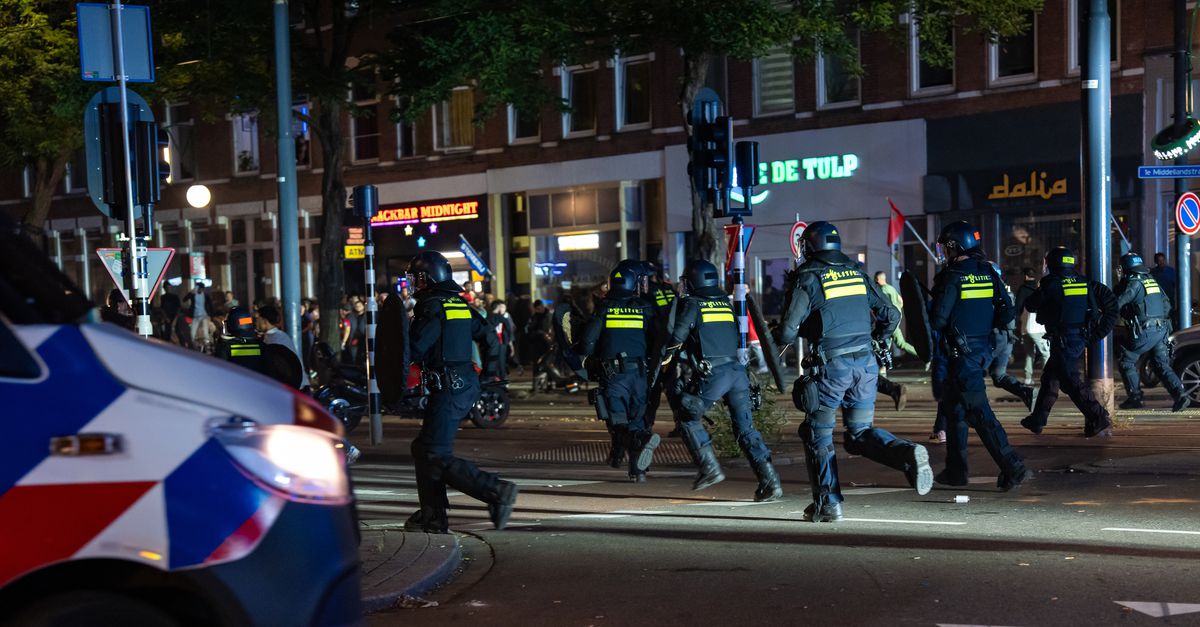 ME grijpt in Utrecht en Rotterdam in na ongeregeldheden rond WK-zege Marokko