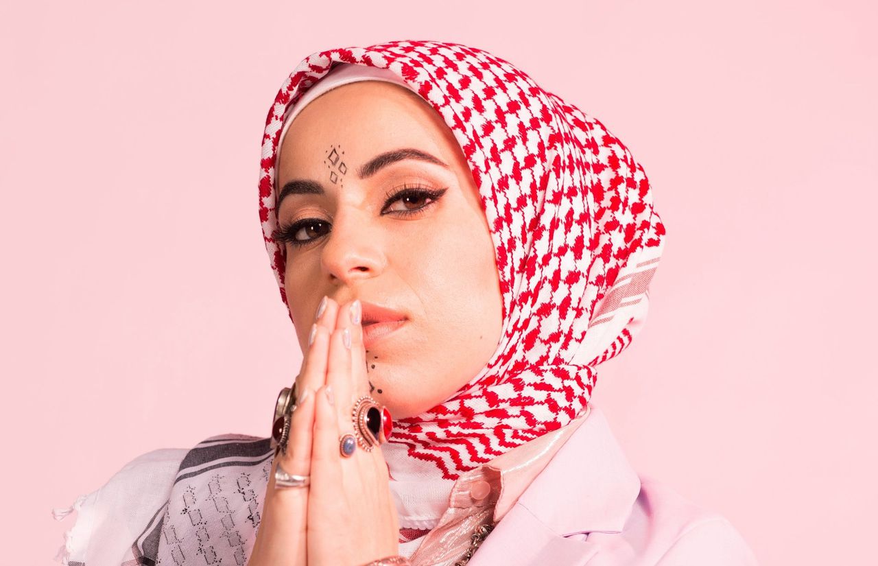 Als rapper gaat Mona Haydar stereotypen te lijf 