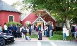 Venezolaanse migranten staan bij de St. Andrew’s kerk in Edgartown, een dorp in Martha’s Vineyard aan de kust van de noordoostelijke staat Massachusetts, op 14 september.