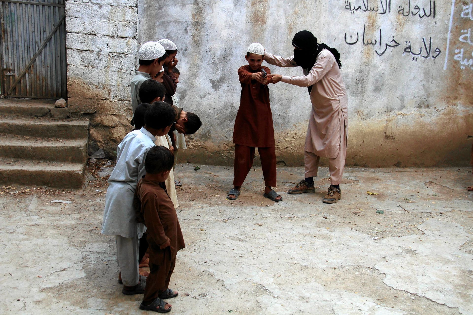 Другим иг. Исламское государство дети. Мусульманские насилия.