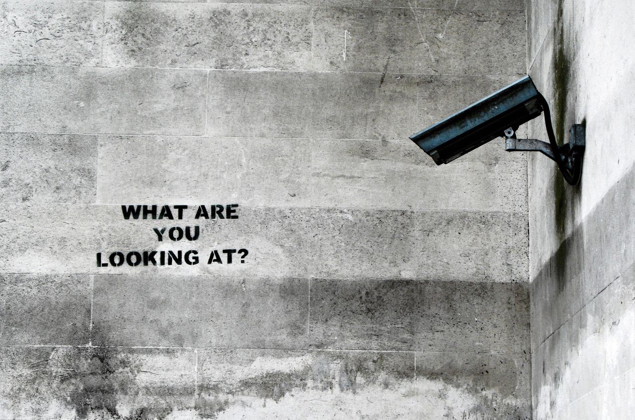 Een kunstwerk van graffiti-artiest Banksy in London.