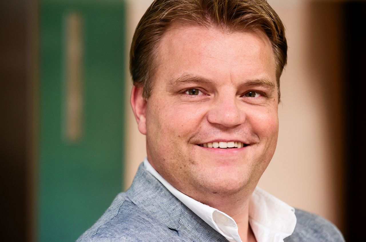 Christiaan Ruesink (48) heeft zijn vertrek aangekondigd als hoofdredacteur bij Voetbal International.