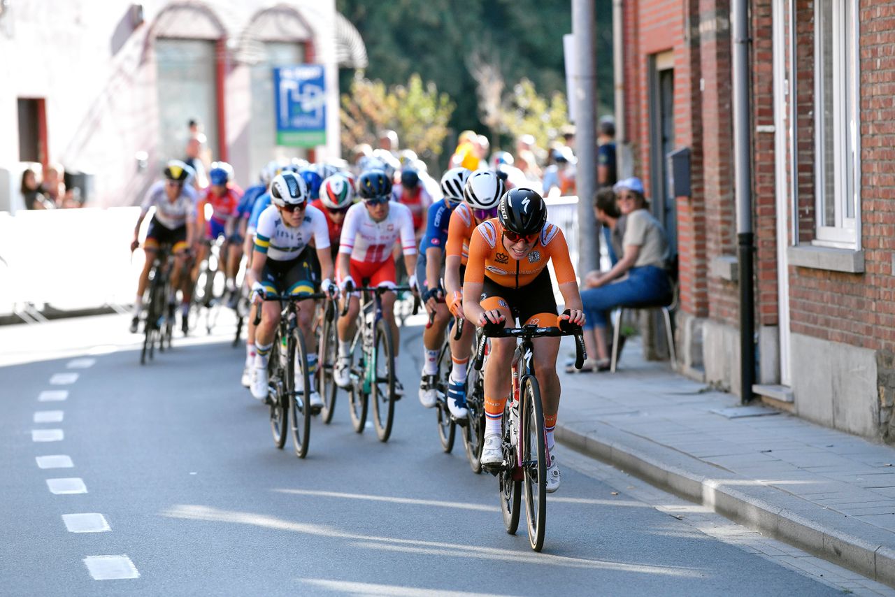 Demi Vollering pakt in Montreal eerste wereldtitel op de weg
