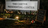 Spontane uitingen van rouw bij The Carter Presidential Center in Atlanta.