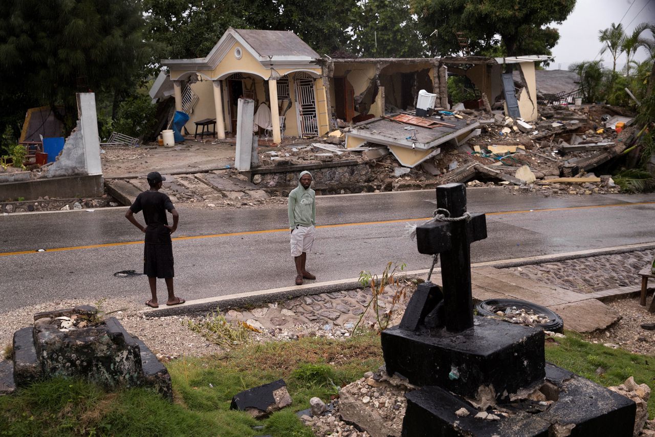Terwijl storm langs Haïti raast, stijgt dodental aardbeving naar 1.941 