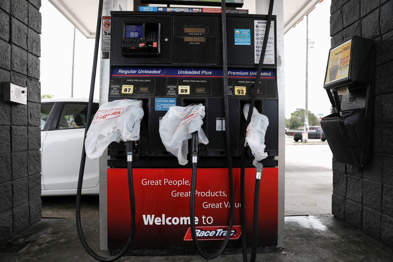 Lege pompen bij een benzinestation in Florida, op 12 mei 2021.