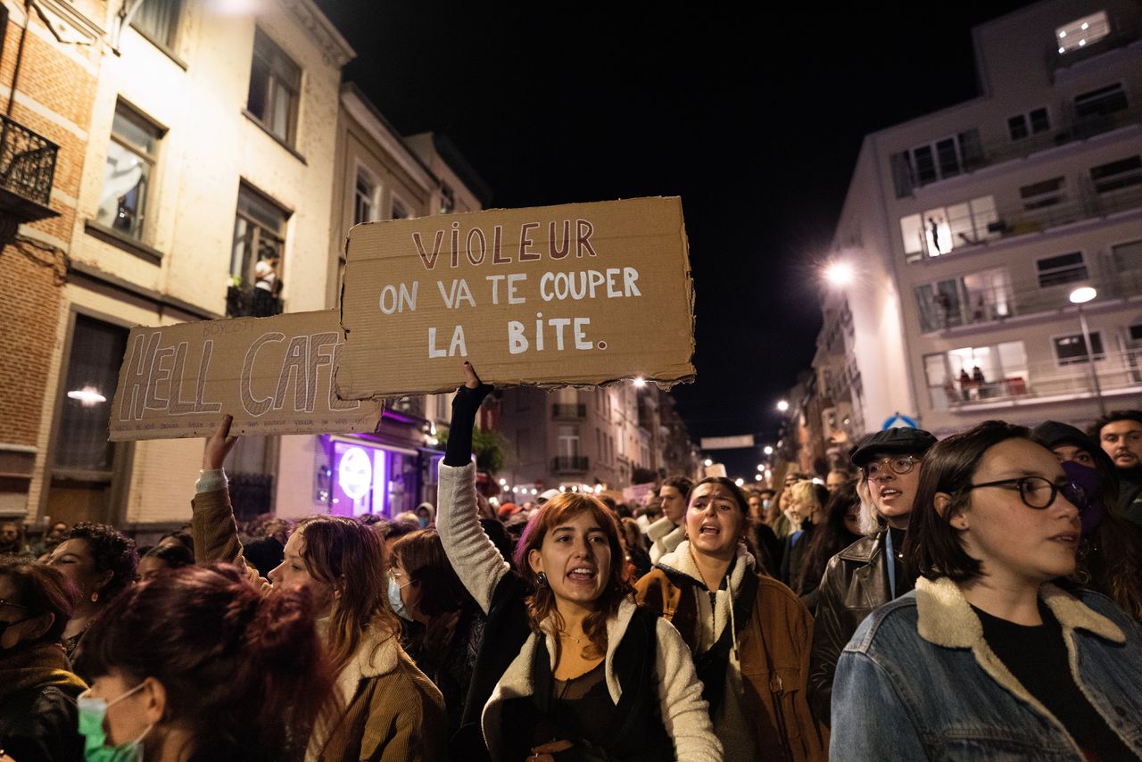 Een protestmars in Brussel na diverse getuigenissen van seksueel geweld in bars in de Belgische hoofdstad, 14 oktober 2021.