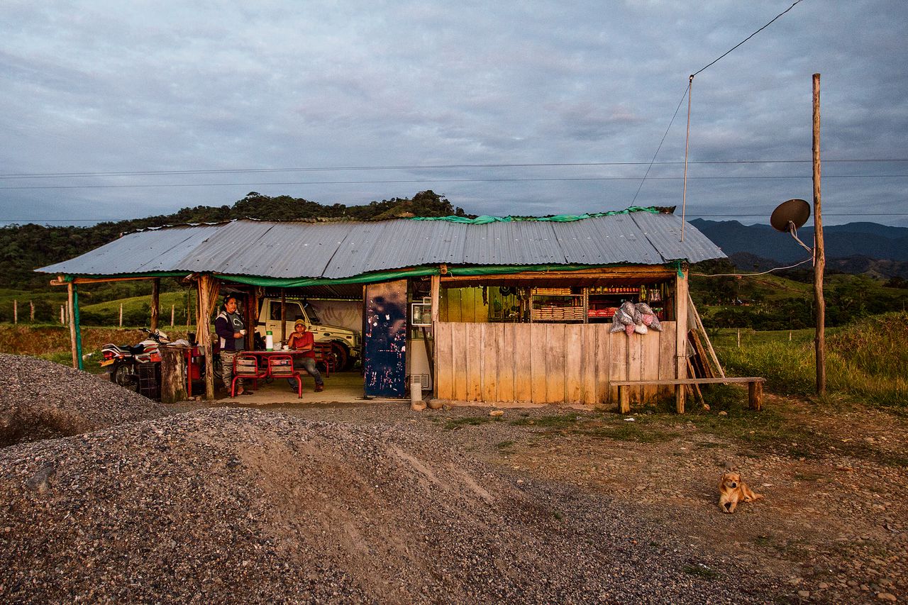 Kruidenierswinkeltje van Silvio Torres in FARC-gebied.