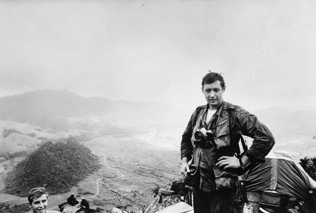 Co Rentmeester als fotograaf bij de gedemilitariseerde zone in Vietnam, eind jaren zestig.