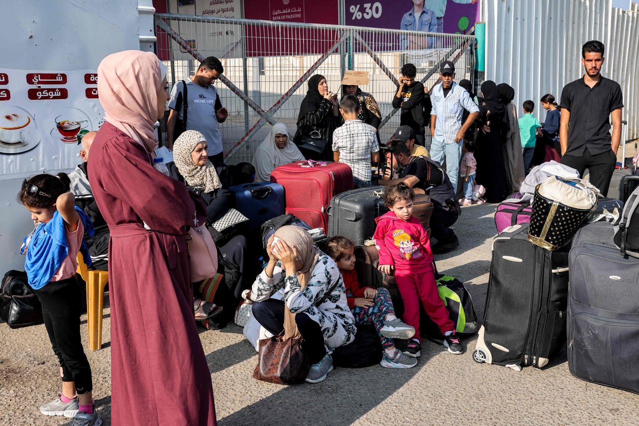 Eerste buitenlanders verlaten Gaza via Rafah-grensovergang naar Egypte 