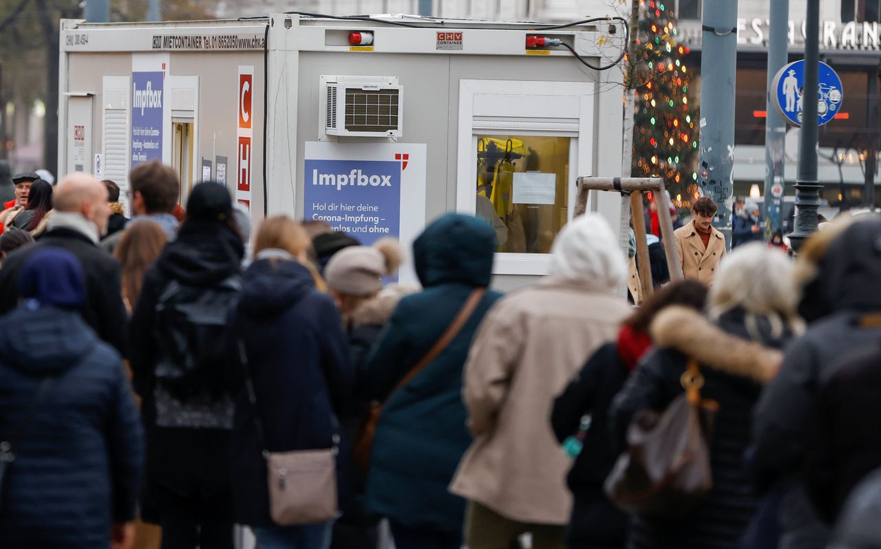 De Oostenrijkse overheid heeft maandag een lockdown ingesteld voor mensen die niet (volledig) zijn gevaccineerd.