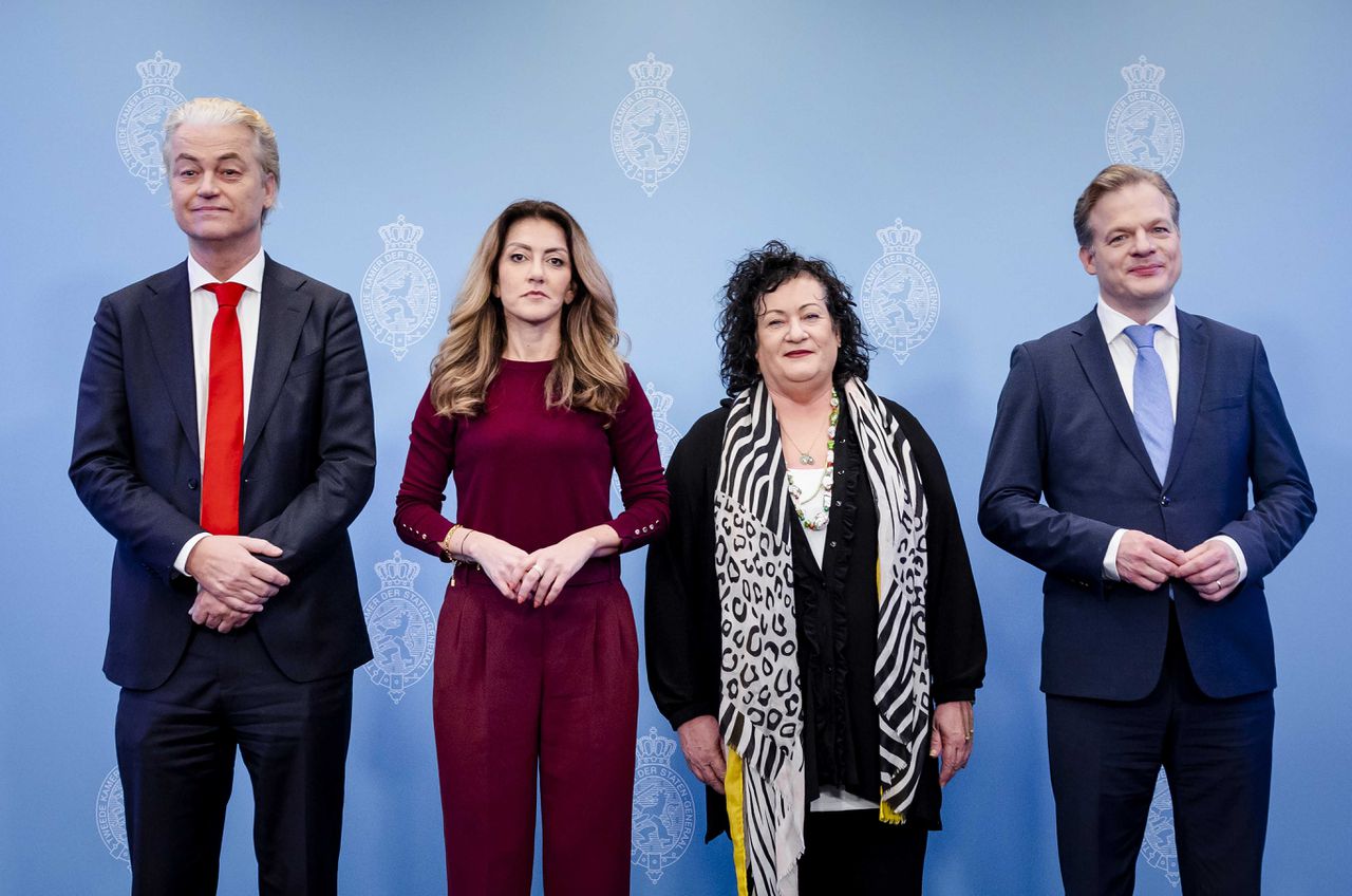 Een ‘nieuwe wind waait’ en Nederland ‘weer van ons’: partijleiders presenteren het coalitieakkoord 
