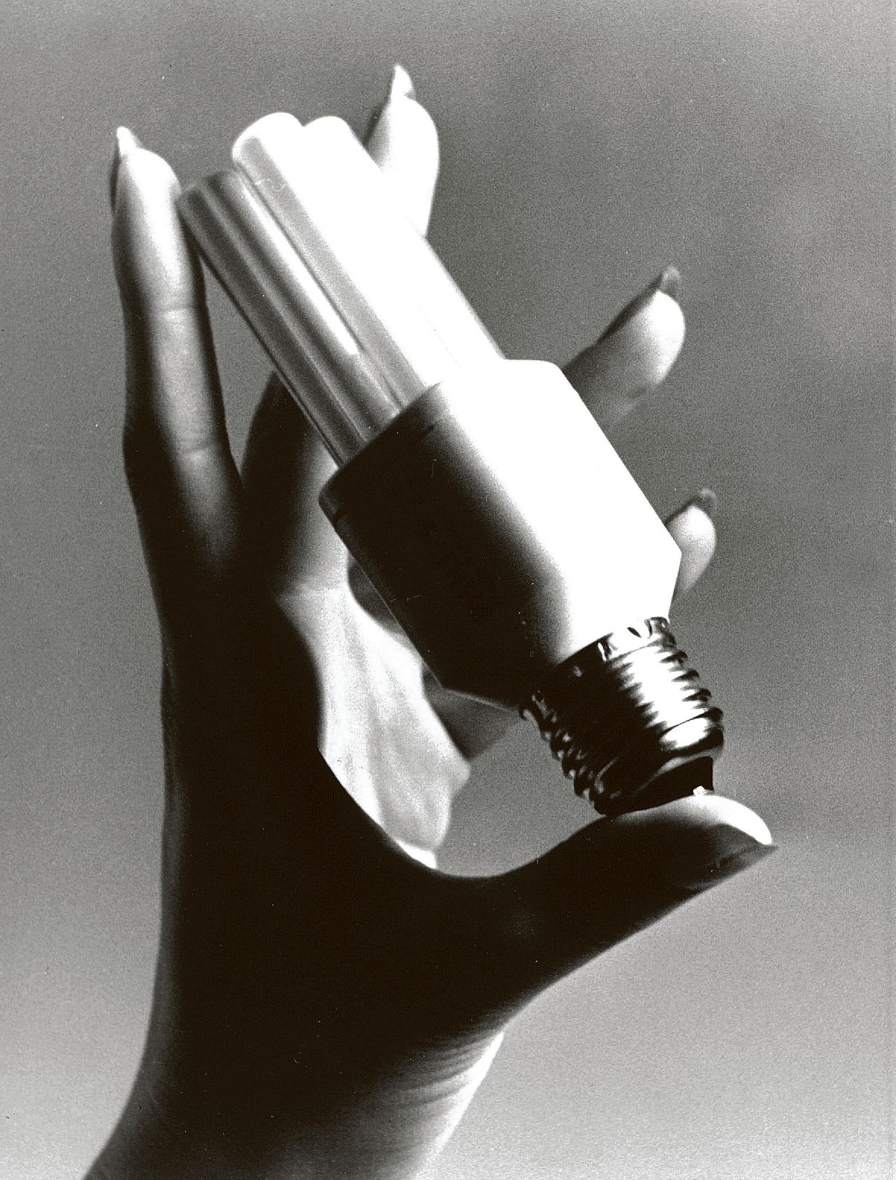 Philips presenteerde in 1990 het tot dan toe kleinste formaat spaarlamp.