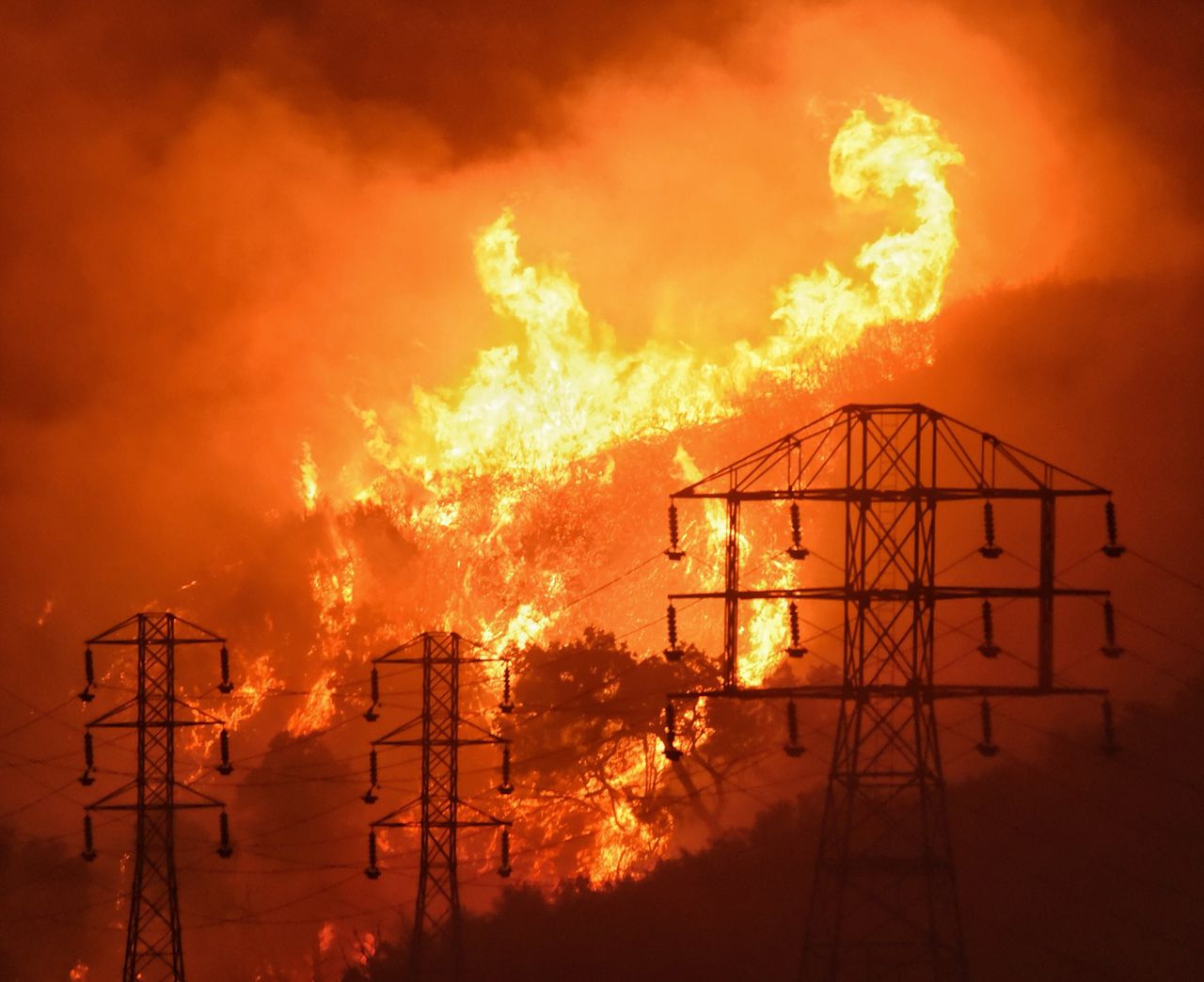 Bosbranden Californië veroorzaakt door hoogspanningskabels 