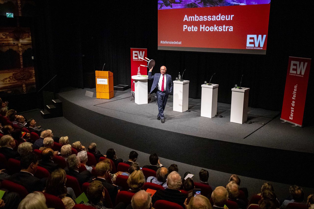 De Amerikaanse ambassadeur Pete Hoekstra tijdens het Grote Defensiedebat van Elsevier Weekblad