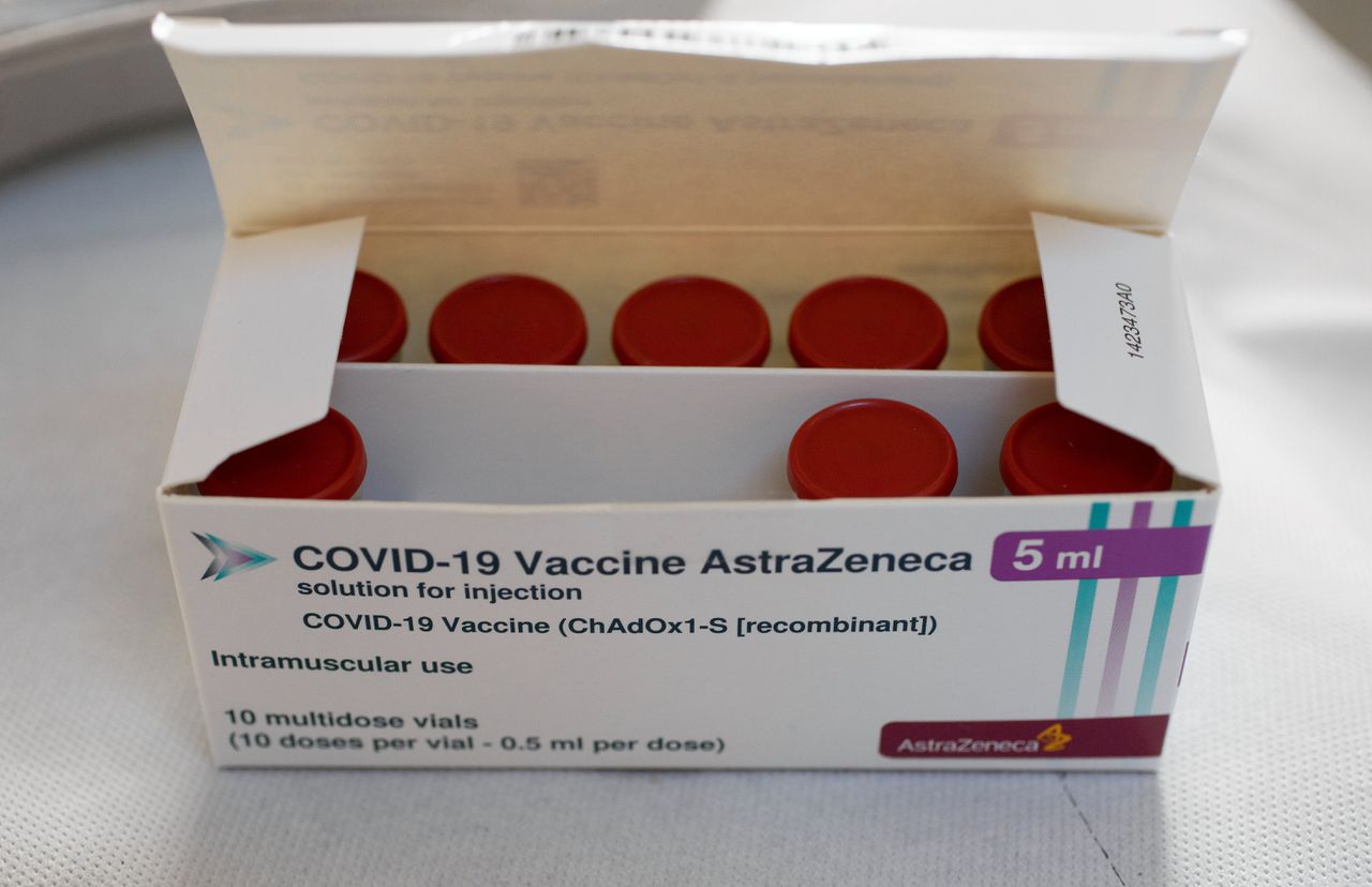 Nederland doneert in eerste instantie doses van het AstraZeneca-vaccin.