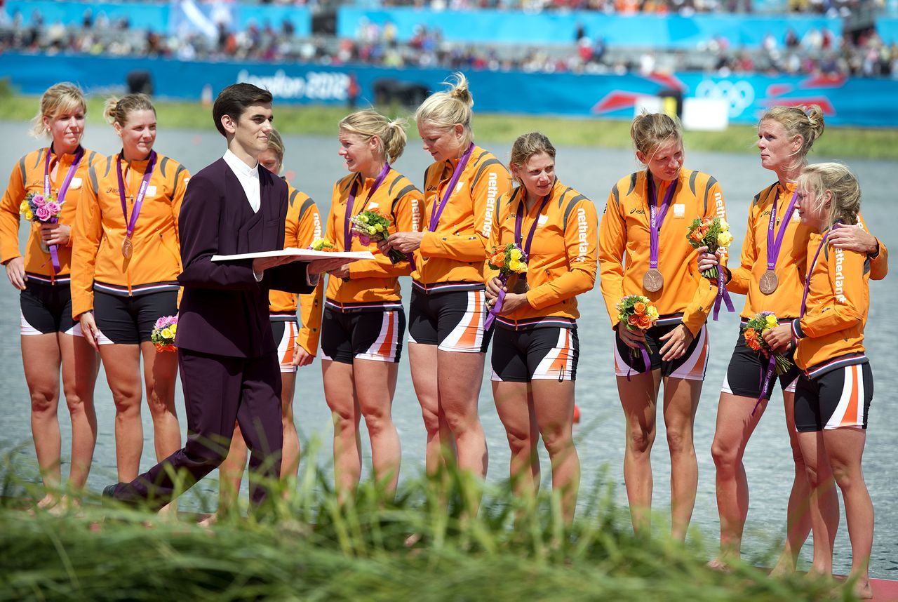 De Nederlandse vrouwen acht kregen in 2012 de bronzen medaille na de roeifinale op de Olympische Spelen in Londen.