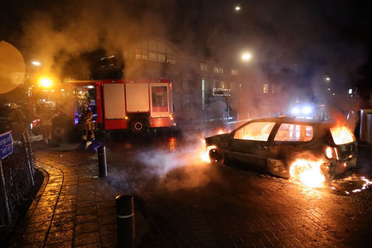 Ondanks noodverordening opnieuw auto in brand in Veen 