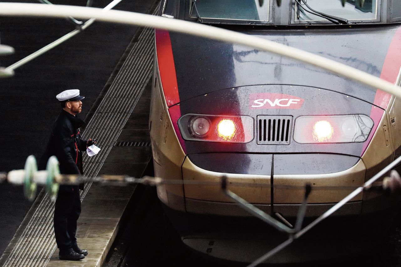 Franse regering grijpt in bij ‘onhoudbaar’ spoorbedrijf 