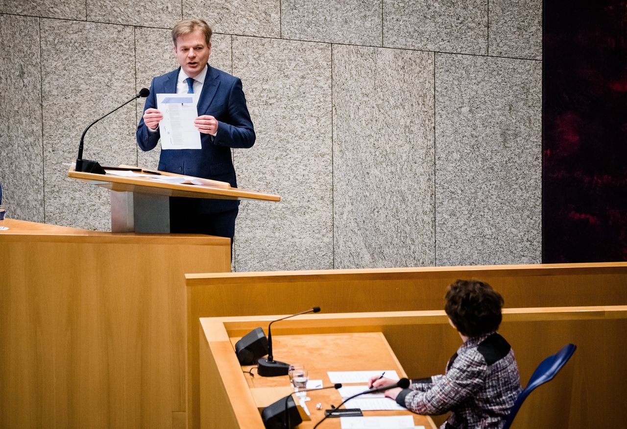 Kabinet zoekt randen van de  grondwet op bij informeren van de Kamer 