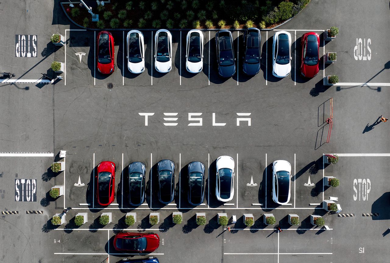 Tesla roept 2 miljoen voertuigen met ‘autopilot’ terug in de VS 