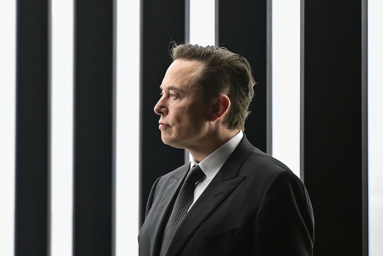 Elon Musk in maart dit jaar bij de opening van een Tesla-fabriek in Grünheide, in de Duitse deelstaat Brandenburg.