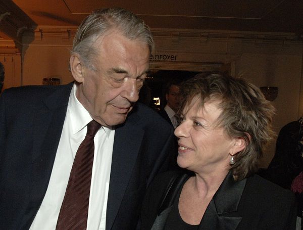 Connie Palmen schrijft roman over Hans van Mierlo - NRC