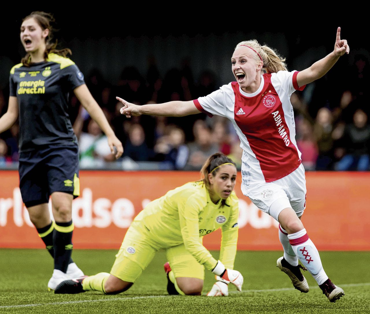 Inessa Kaagman van Ajax viert haar 2-0 tegen PSV tijdens de finale om de KNVB-beker.