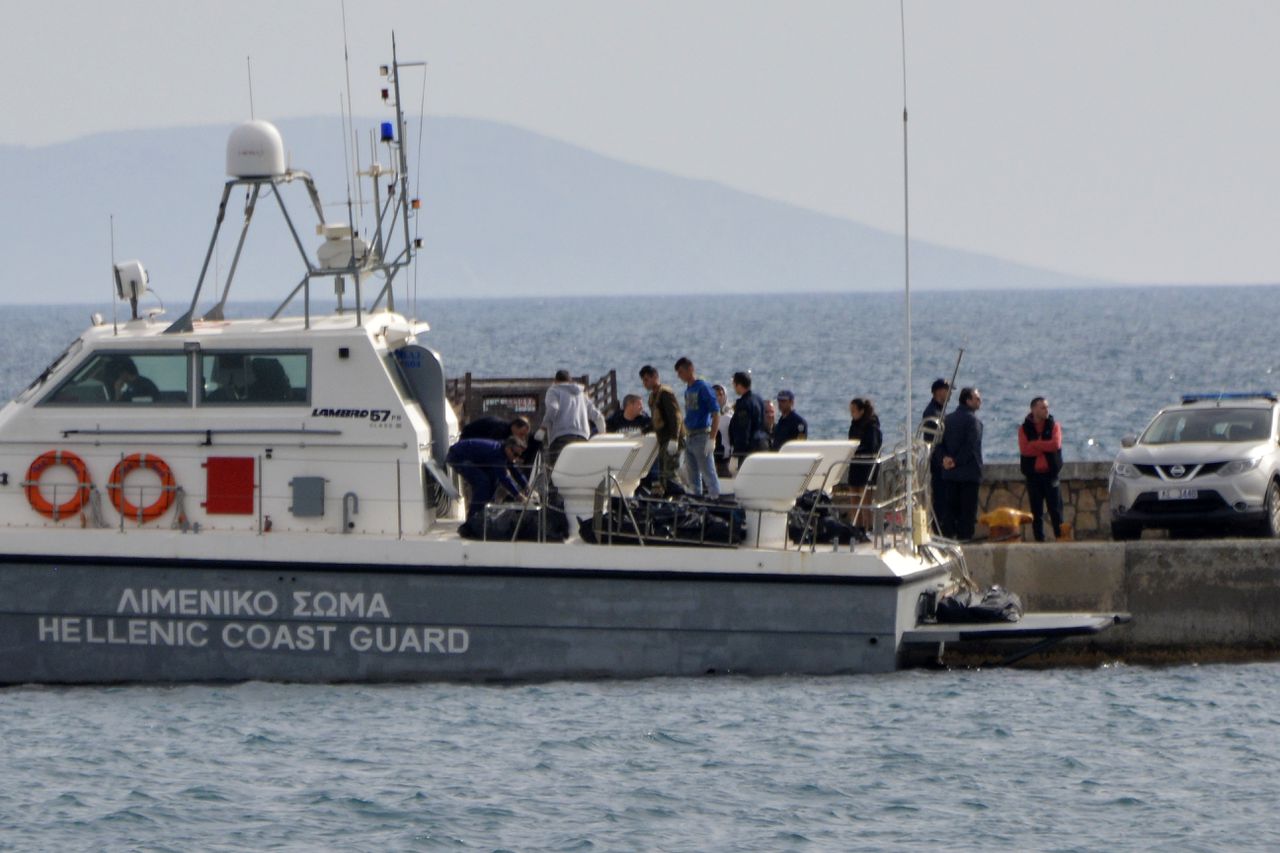 Zeker zestien doden na kapseizen migrantenboot 