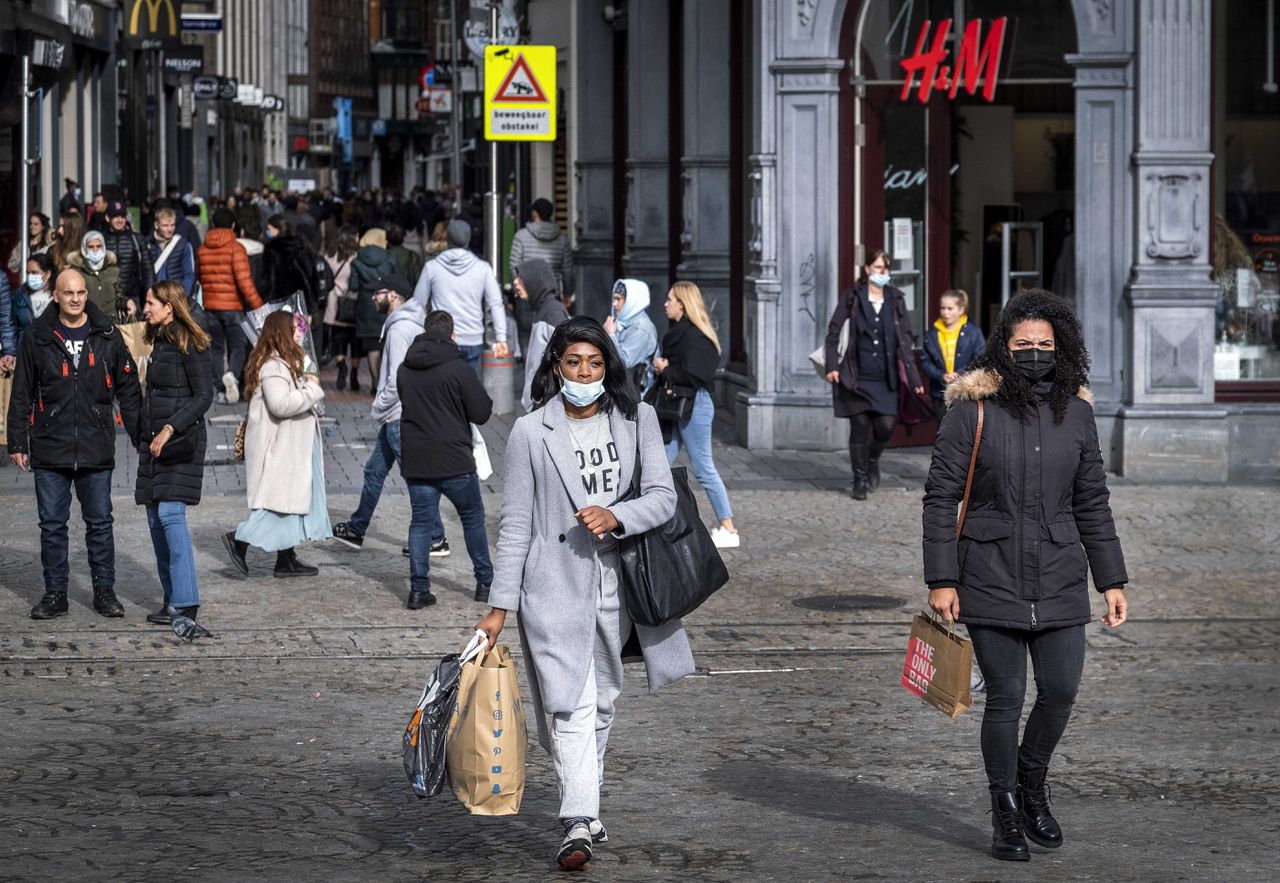 Contactmomenten tussen mensen moeten zo veel mogelijk beperkt worden.