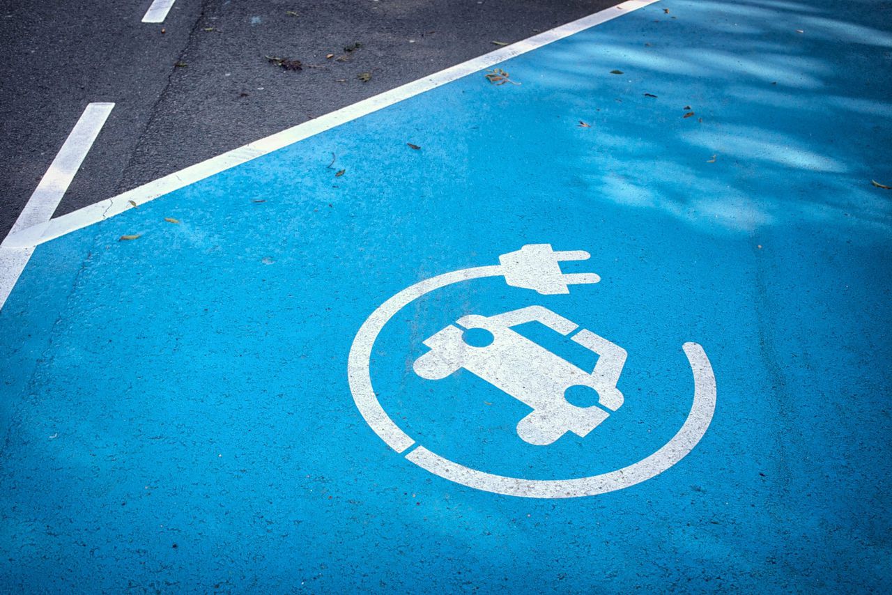 Parkeerplek om een elektrische auto op te laden.