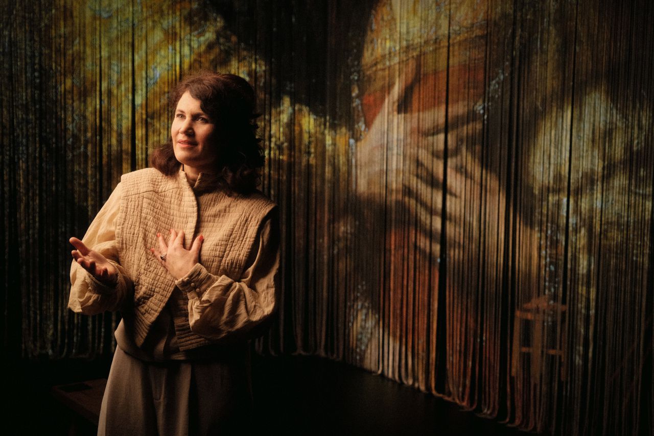 Julika Marijn in de voorstelling ‘In de schaduw van Rembrandt’.