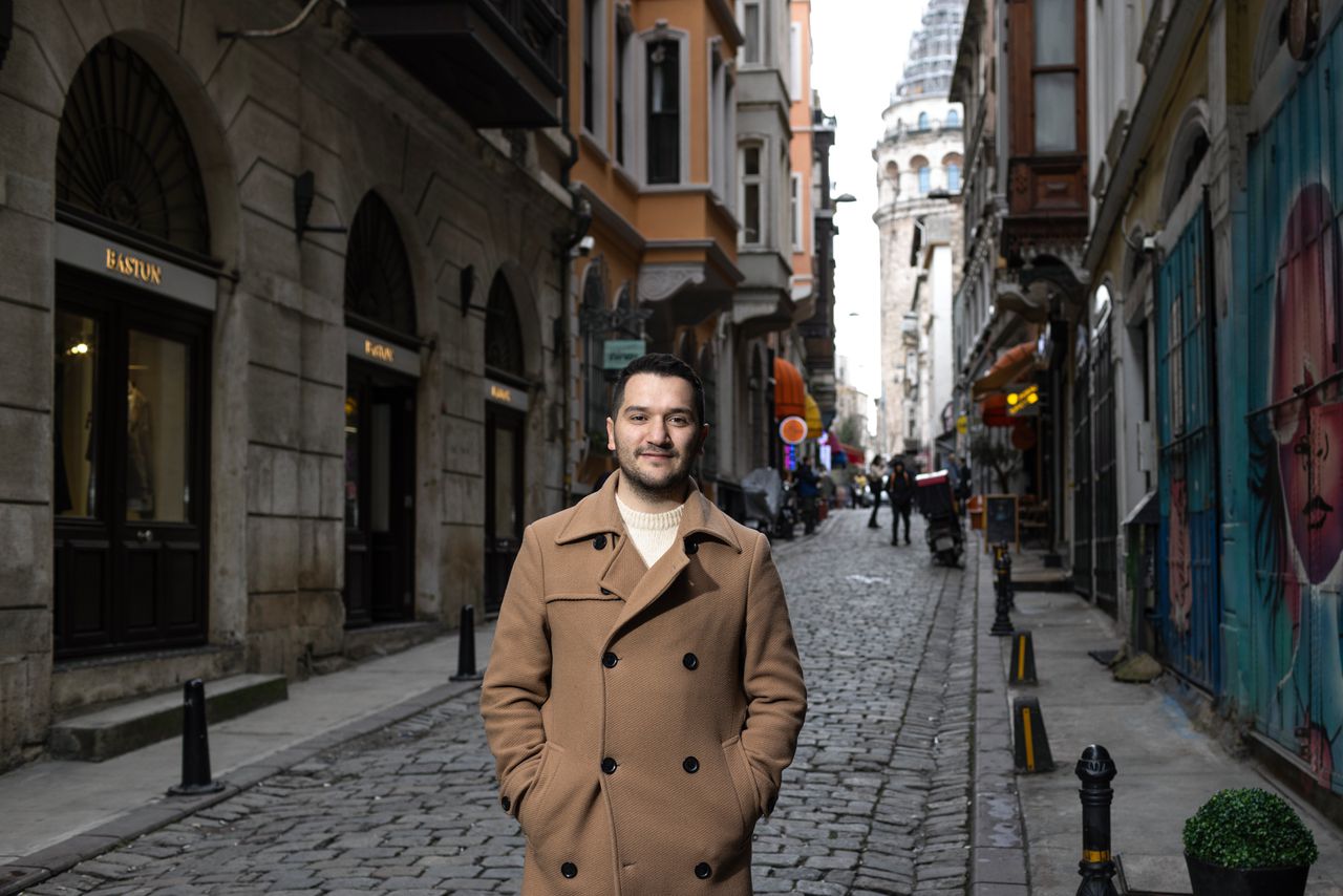 Jonge Turken zetten huis op Airbnb om inflatie te overleven. ‘Hierdoor kan ik tenminste een biertje kopen’ 
