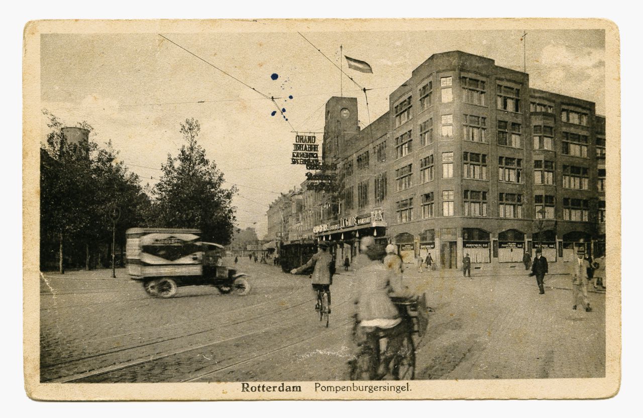 Tuschinski’s Grand Théâtre aan de Pompenburgsingel in Rotterdam, in de jaren twintig. Aan deze singel was ook zijn bioscoop Studio ’32 gevestigd.