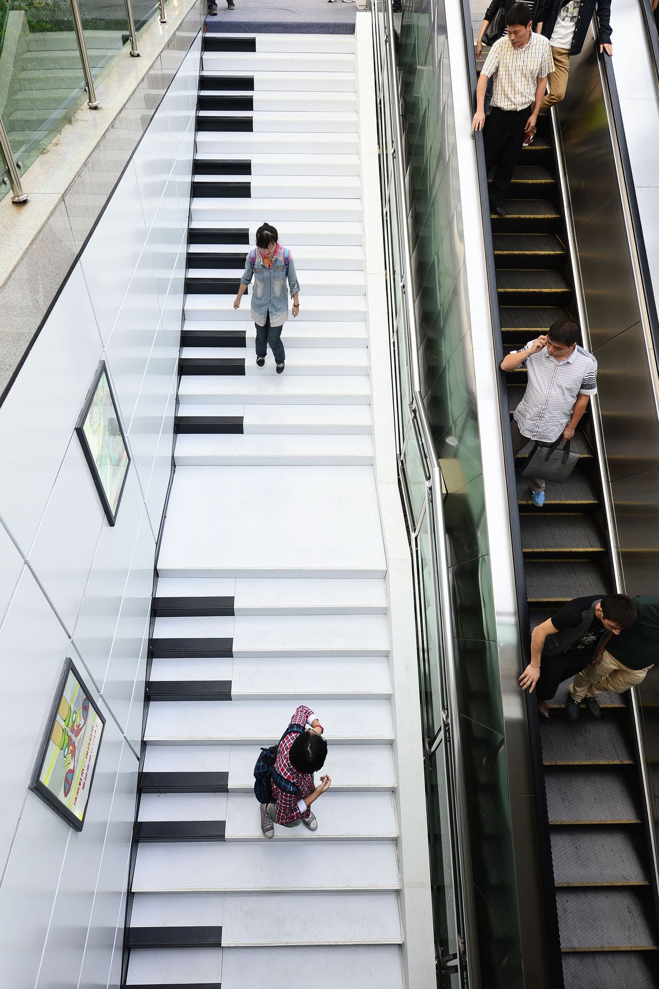 In Hangzhou, China nudgen ‘pianotreden’ mensen om de trap te nemen.