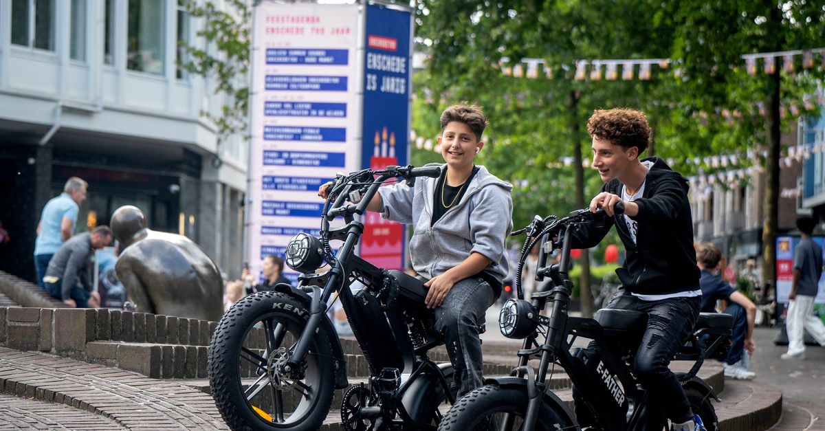 Kán Enschede de fatbike wel uit de binnenstad weren? 'Het is een scooter  vermomd als fiets. Dus die kunnen we verbieden' - NRC