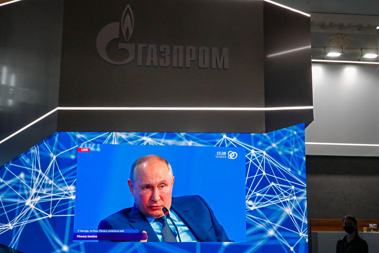 President Poetin bij een bijeenkomst van de Russische energiesector.