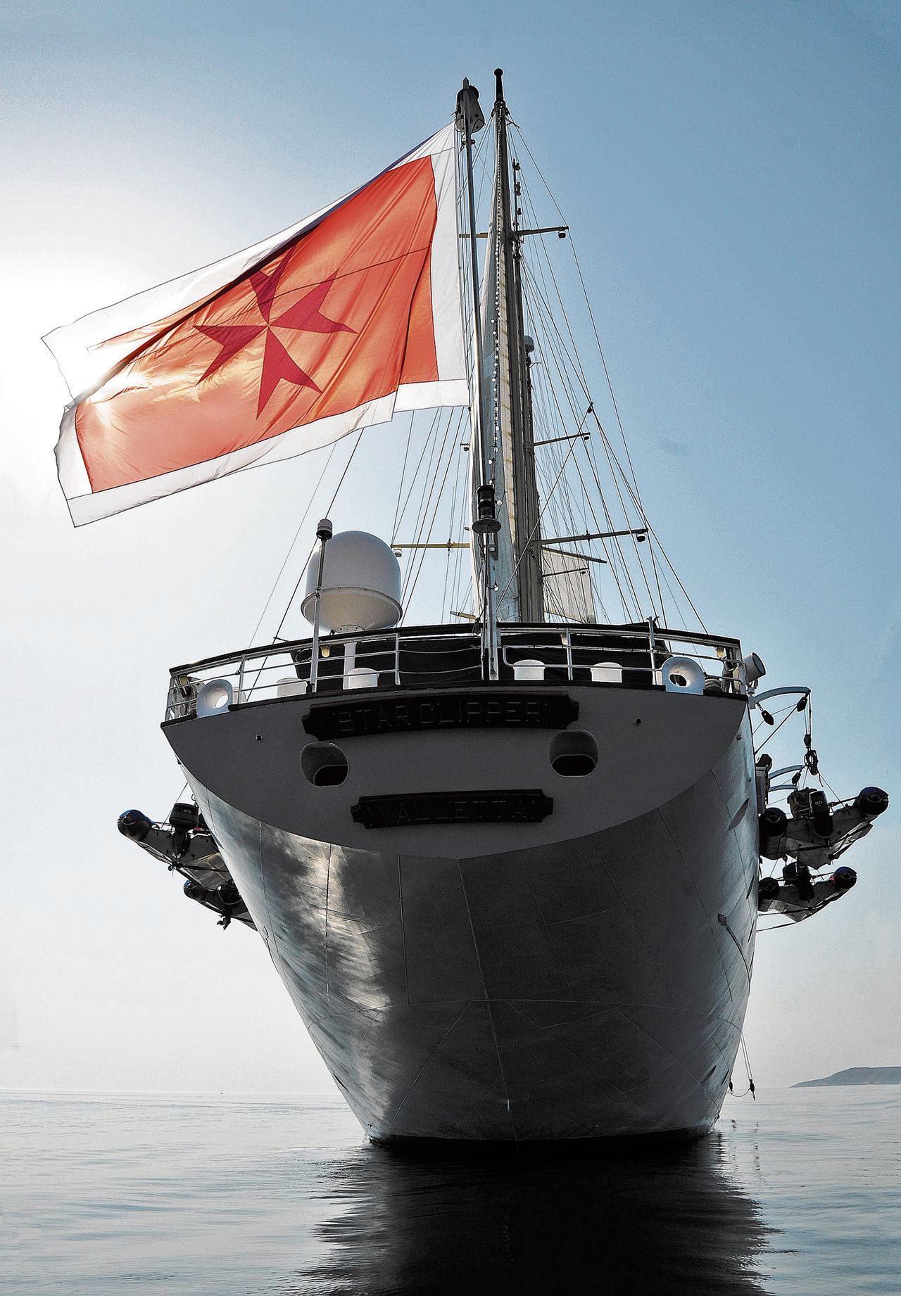 Jacht onder Maltese vlag.