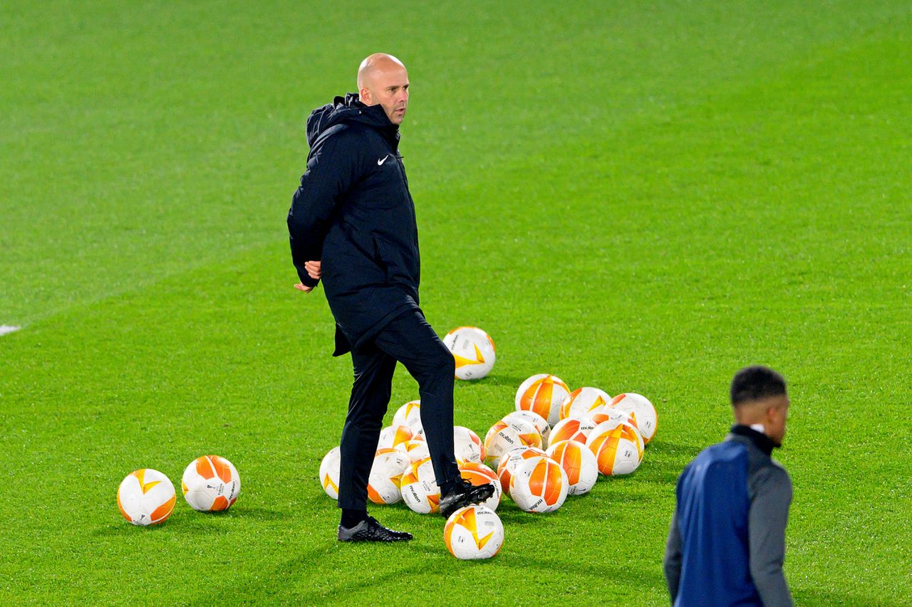 Arne Slot zal Dick Advocaat opvolgen als trainer van Feyenoord.