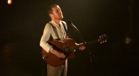Damien Rice gisteren tijdens zijn optreden in een uitverkocht Carré in Amsterdam.