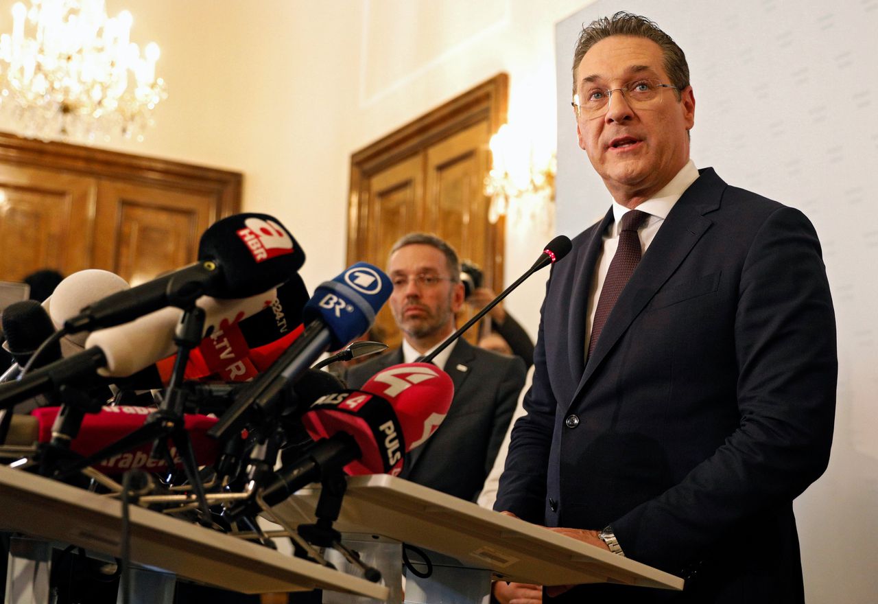 De Oostenrijkse vicekanselier Heinz-Christian Strache maakt zaterdag zijn aftreden bekend.