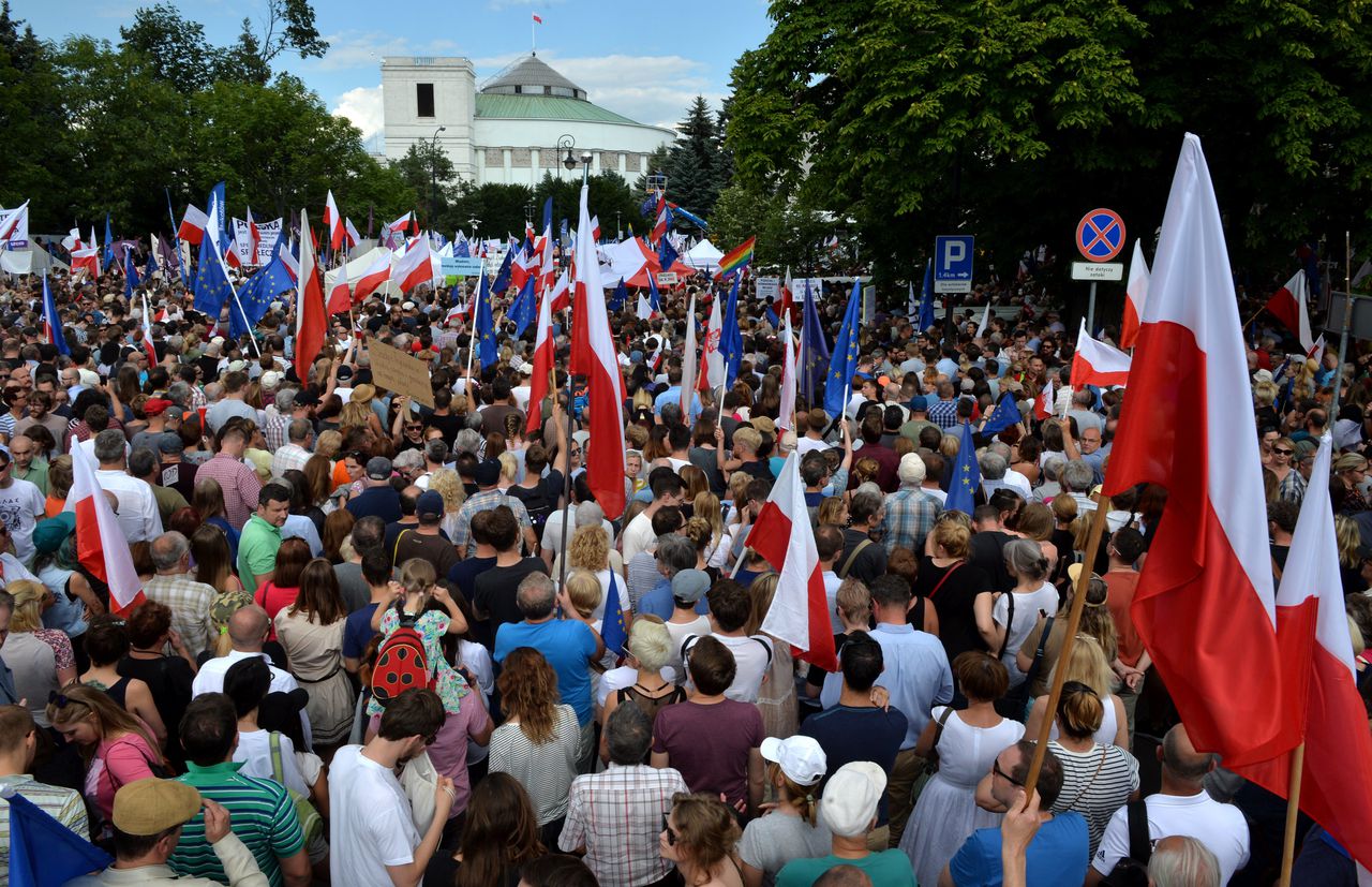 Polen demonstreren tegen omstreden hervorming rechtspraak 