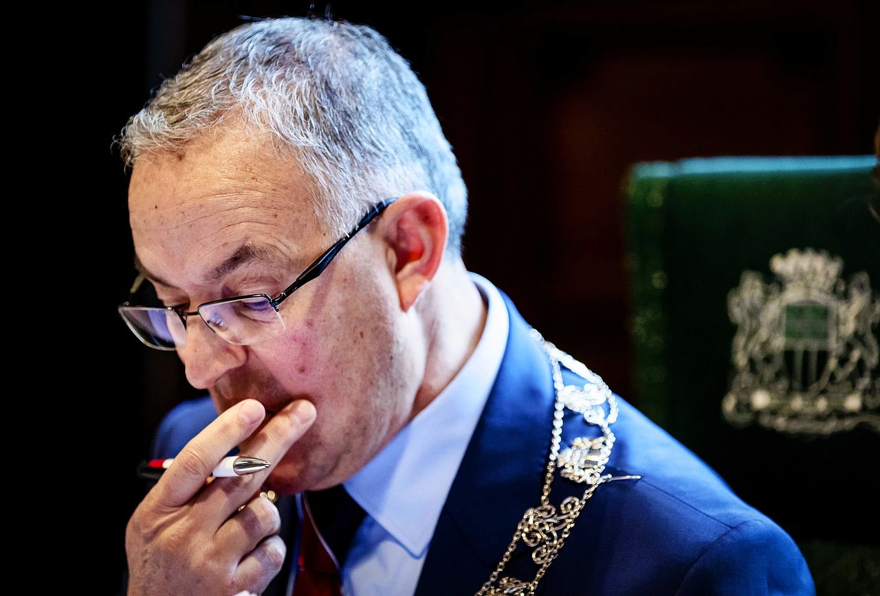 Noodbevel Aboutaleb tegen Zwarte Piet-activisten fout - NRC