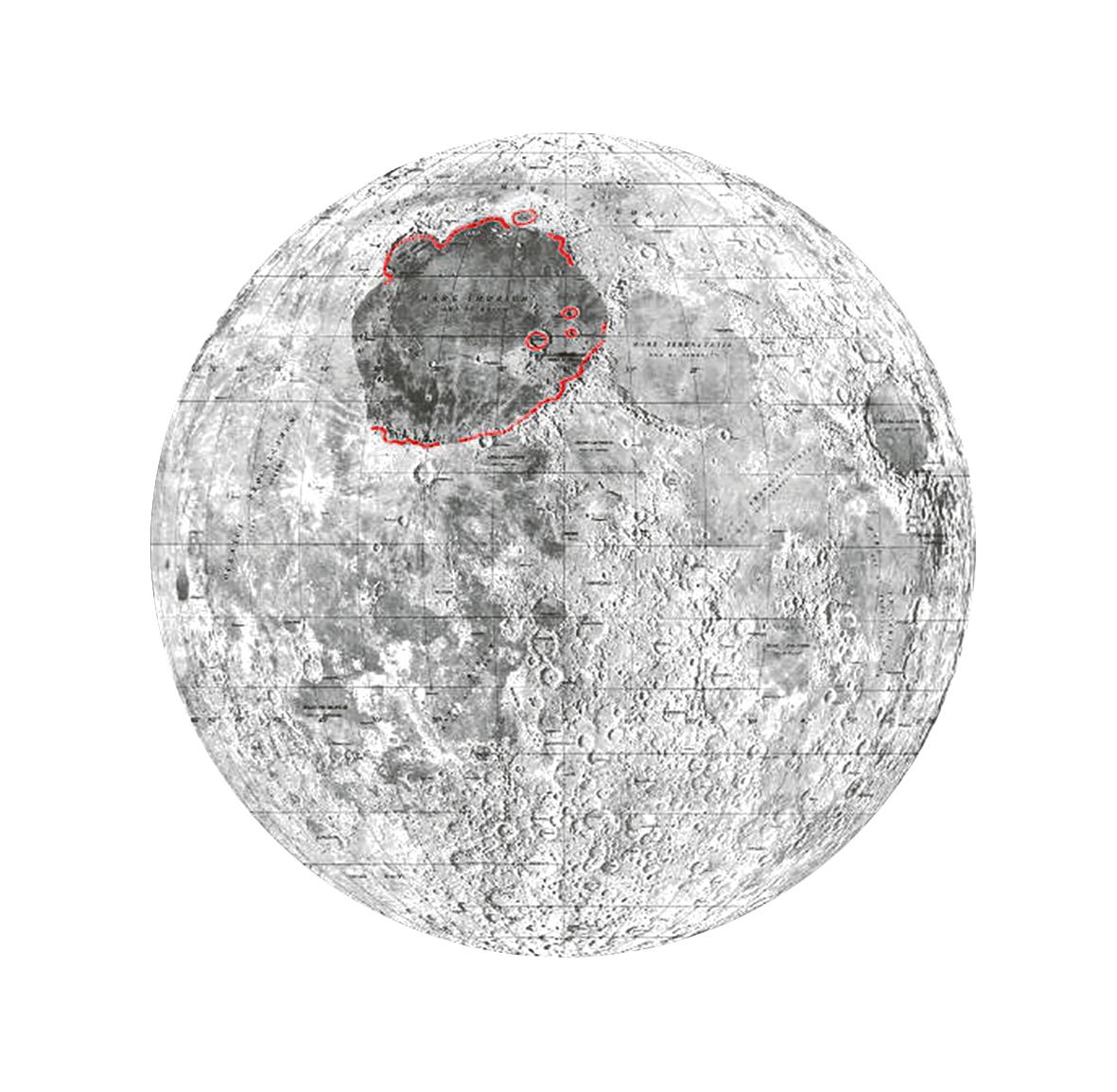 Mare Imbrium is de donker gemaakte vlek op deze maanatlas. Het is de op een na grootste inslagkrater op de maan.