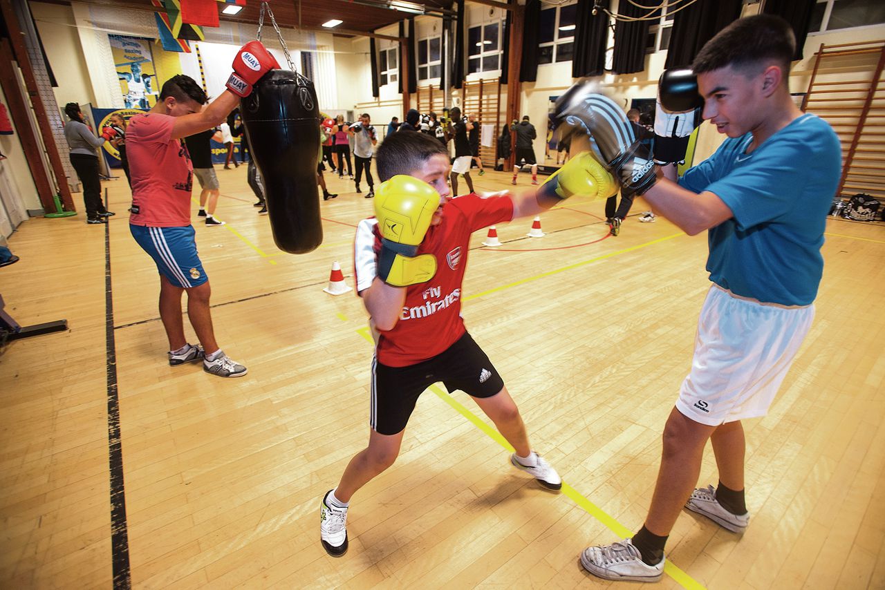 In Parijs werd een Brusselaar opgepakt wegens mogelijke betrokkenheid bij ‘Parijs’. Hij trainde in de Brussels Boxing Academy (links). De arrestatie deedeigenaar Tom Flachet (rechts) pijn. „We waren hem in 2010 al uit het oog verloren.”