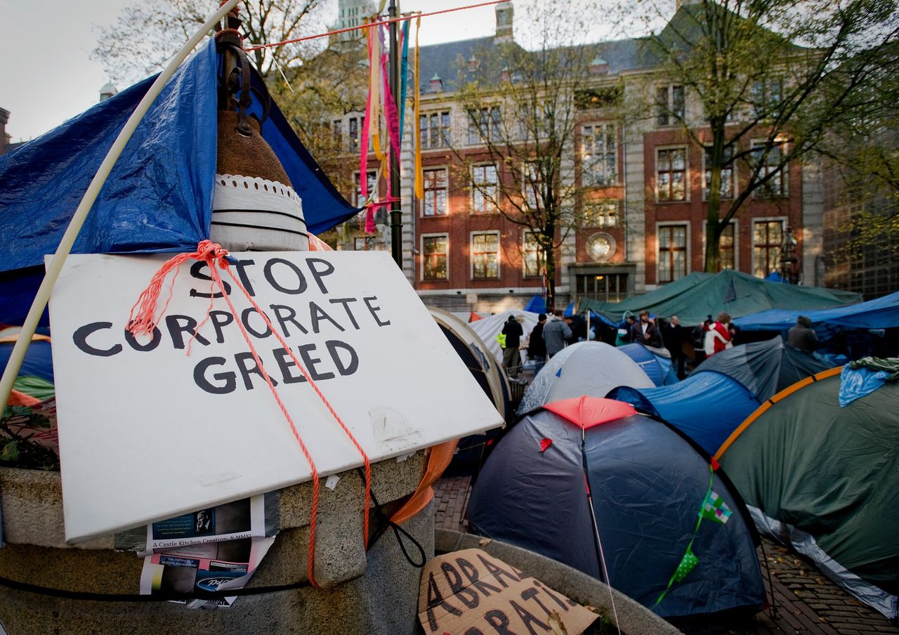 Actievoerders op het Beursplein in Amsterdam van de protestbeweging Occupy in 2011.