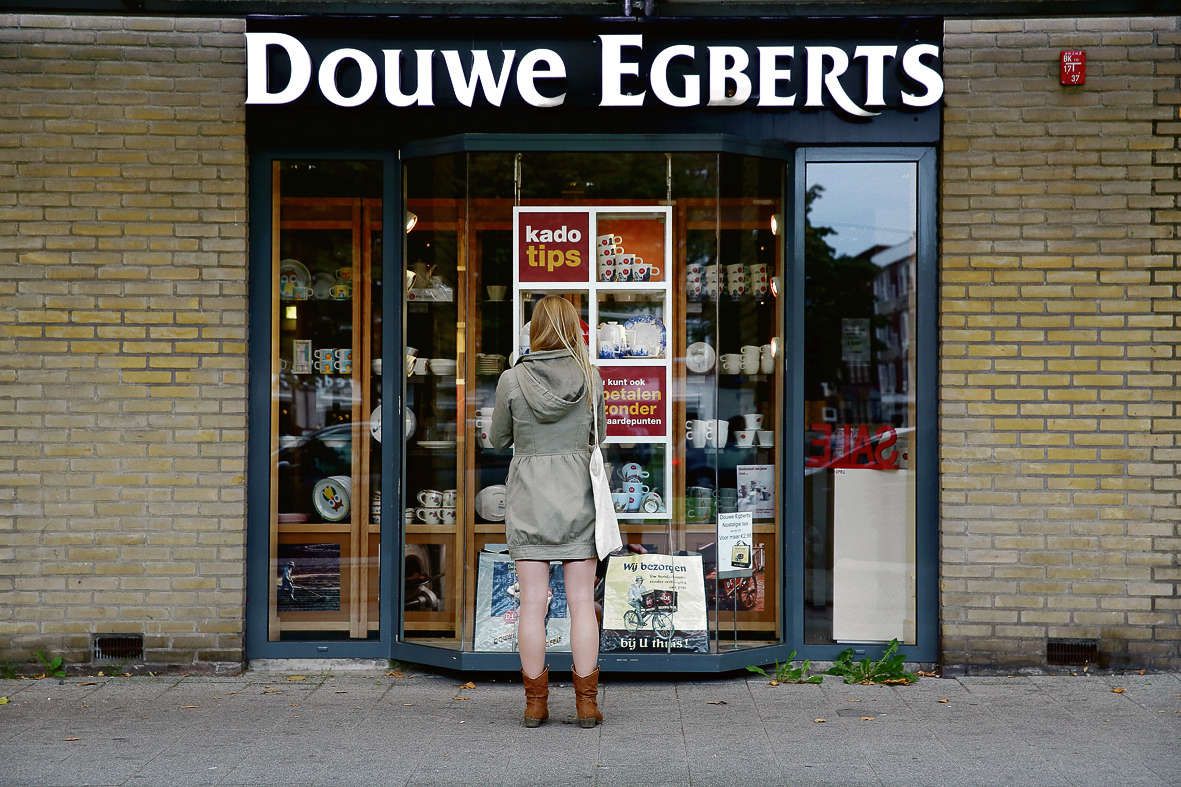 Handschrift kunstmest schetsen Douwe Egberts sluit eigen winkels en cafés - NRC