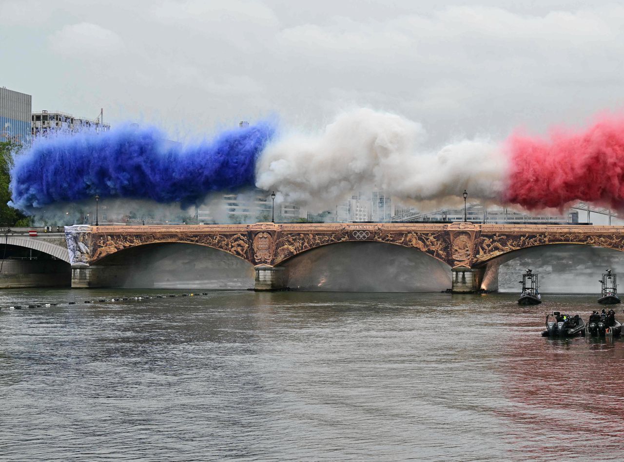 Met unieke ceremonie op de Seine is de eerste horde op weg naar succesvolle Spelen genomen 